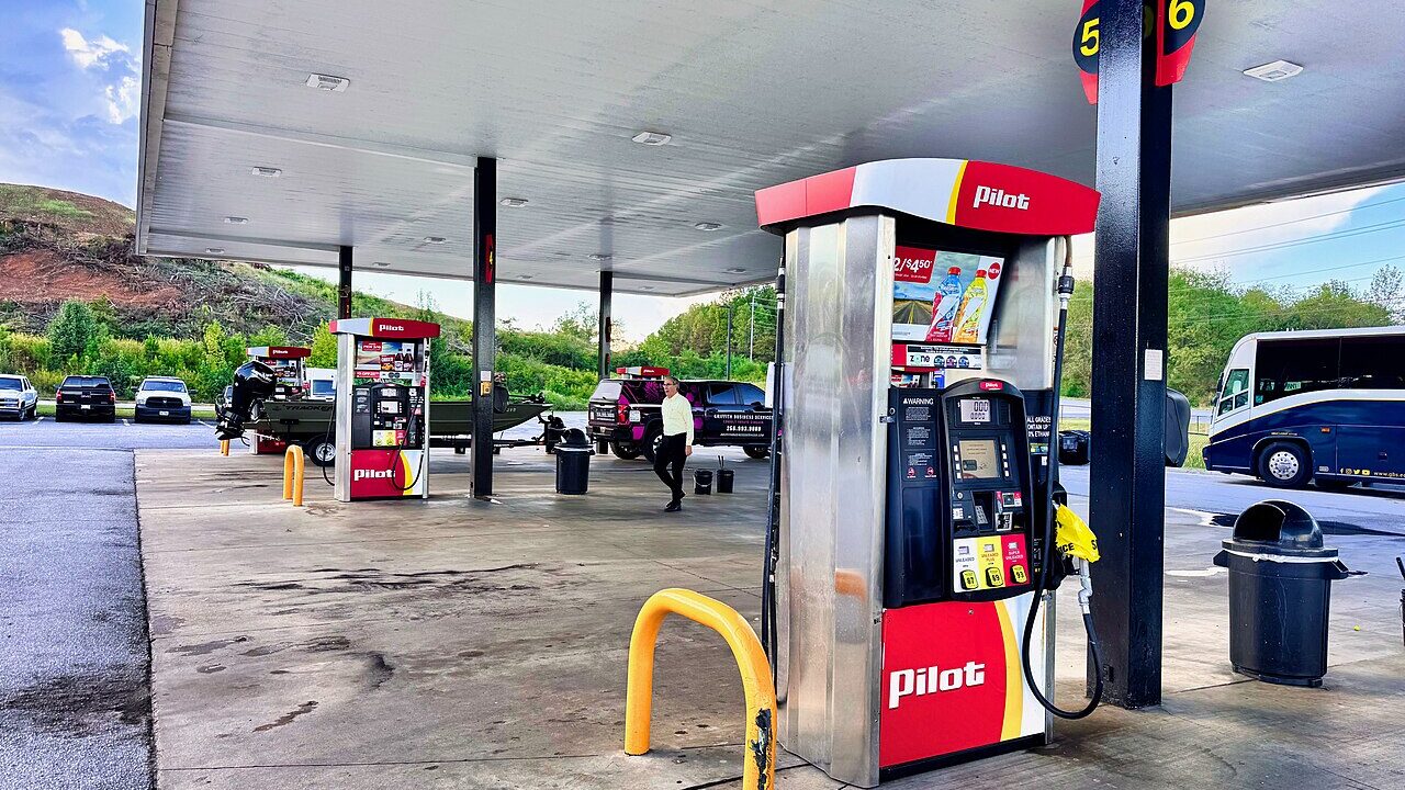 Bombas de abastecimento em um posto de combustível